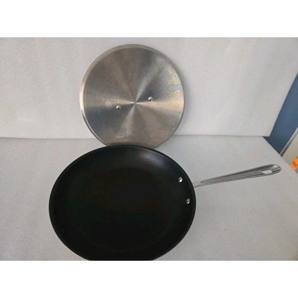 All-Clad D5‎ polished 5-Ply Nonstick 12 inch Fry Pan With Cover